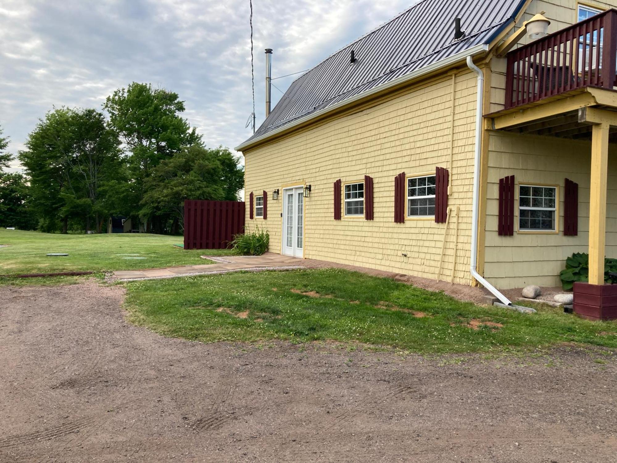 A Country Home Inn The City Charlottetown Exterior photo